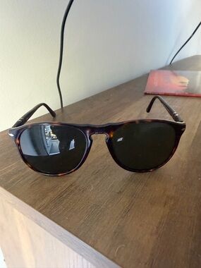9649s Tortoiseshell Round Sunglasses with Dark Lenses